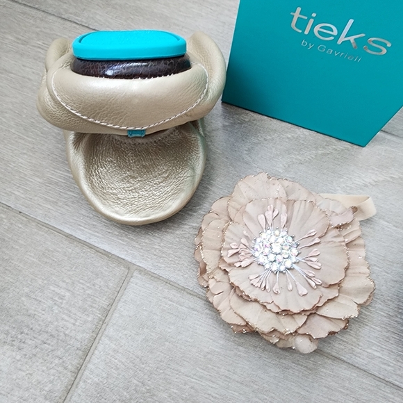 BNIB Limited Edition Champagne Tieks - Picture 5 of 6